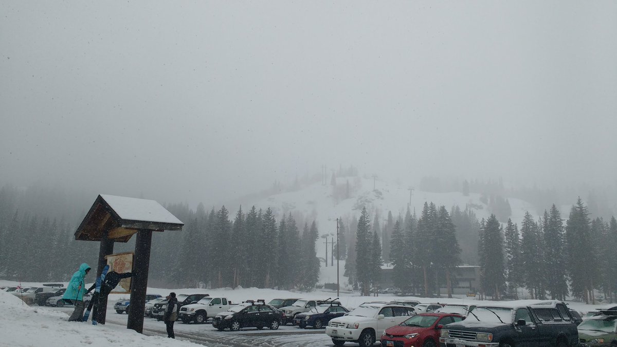 Jevtich1's tweet photo. DUMPIN @BrightonResort #NoonHour @wind4me @kristaparry @KristenSkiMom @YvonneBatal #SkiUtah @SkiUtah https://t.co/ERN1U5ueBo