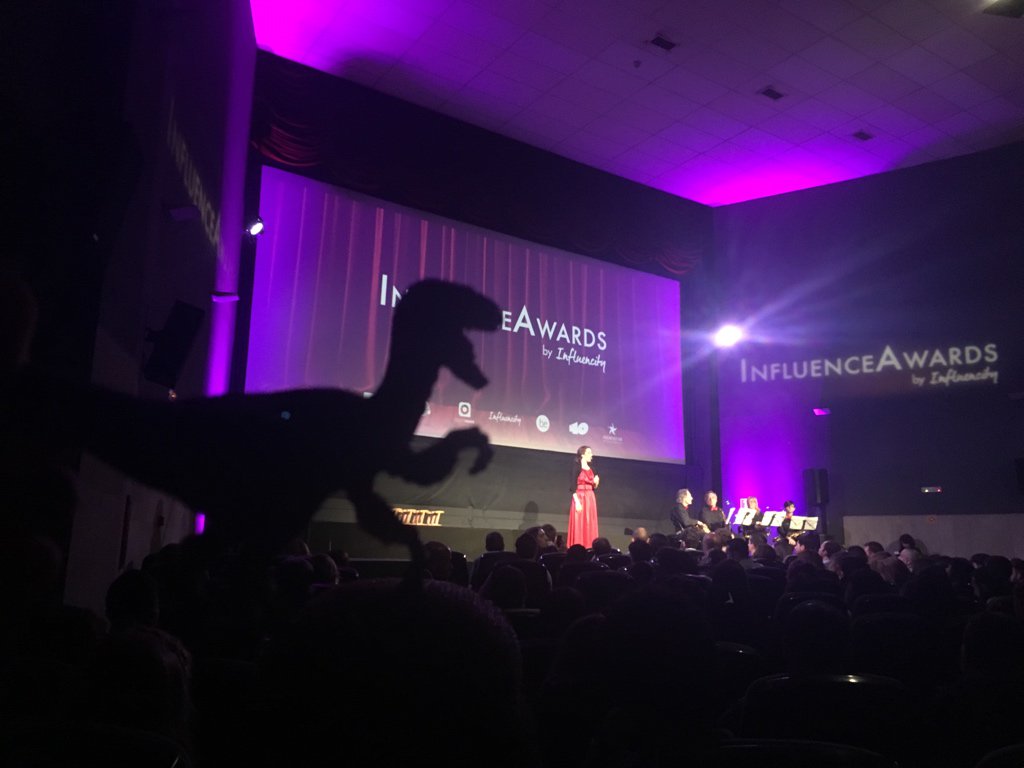 carballo's tweet photo. Y que yo no esté nominado a #InfluenceTroll 😂😂 PUES #velociraptorattack para los #InfluenceAwards! https://t.co/UHUTW9JYiD
