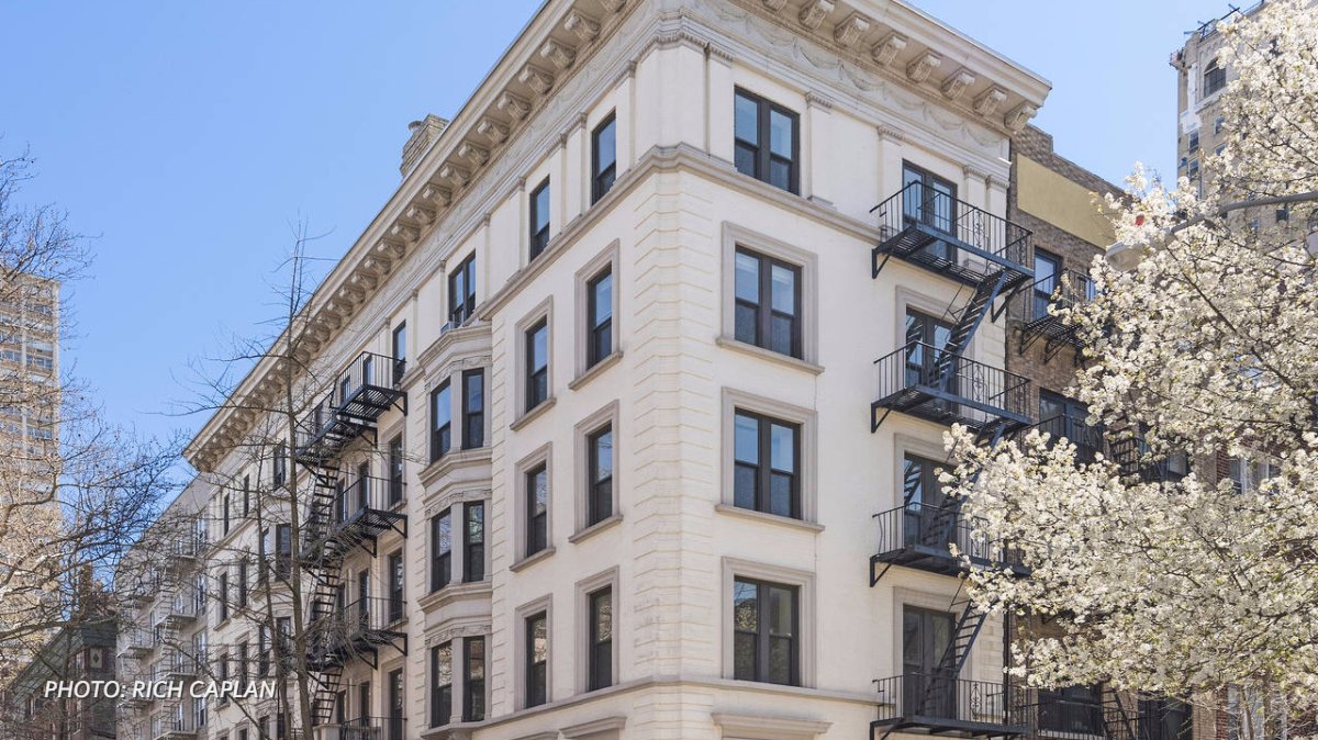 WSJ's tweet image. Brooklyn apartment building hits the market—as a $22 million single-family home on.wsj.com/22wOucK