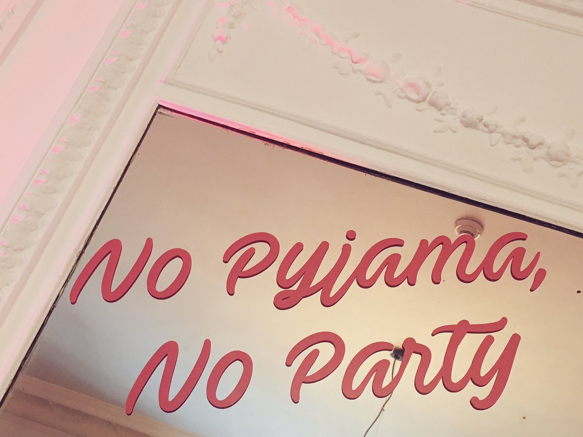 sanluwal's tweet photo. RT RubenBejarano: Hoy toca #cosmopyjamaparty ! Y la coctelería de Solan_de_Cabras no podía faltar! #Cocteleria #So… https://t.co/zbHtUix0dv