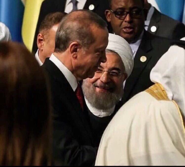 AliBinHamri's tweet photo. تجاهل اللي عمته فوق راسه
ملفوفة على ردى فكر واخناز
.
.
حنا لها في حرب ولاّ سياسه
تاريخنا تاريخ وانجازه انجاز !! https://t.co/bWtI5aXMLv