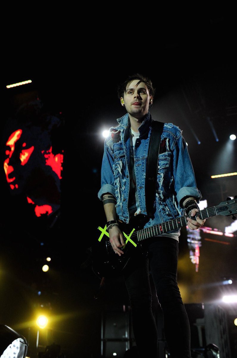 mgcappreciation's tweet photo. michael + his tongue thing https://t.co/ISHs80fbmw