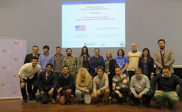 Aquí tenéis las fotos de los 3 talleres con <a href="/USembassyMadrid/">U.S. Embassy Madrid 🇺🇸🇪🇸</a> flickr.com/photos/usembas… Gracias a todos! 👍👍👏