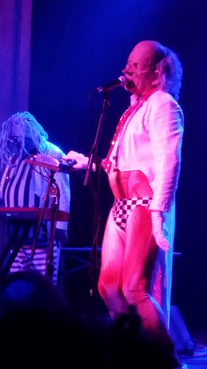 WilsonFish's tweet image. Last night Residents show. :D