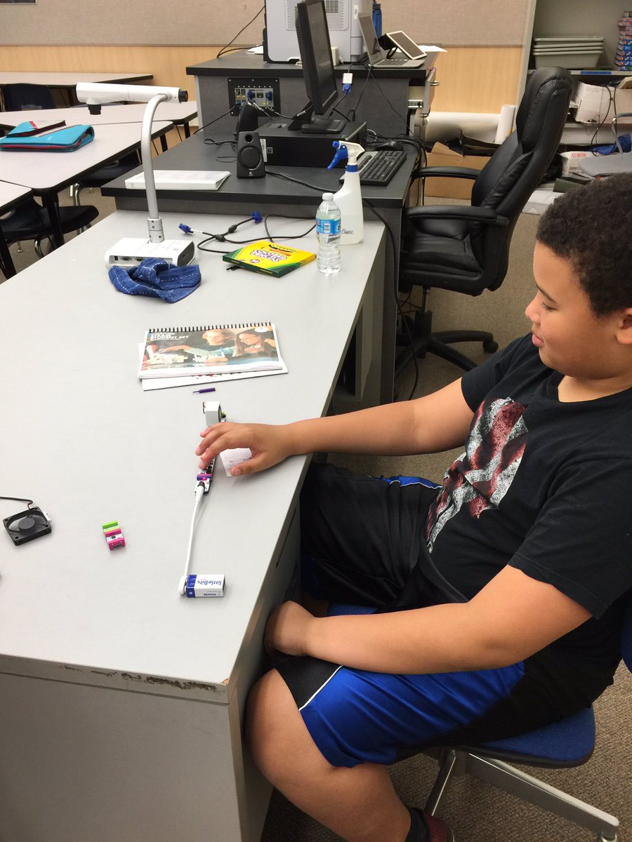 ColetteMS_'s tweet photo. #pinehollowmiddleschool @mousecalifornia @MtDiabloUSD @littleBits Awesome!! https://t.co/ib2gqGYefo
