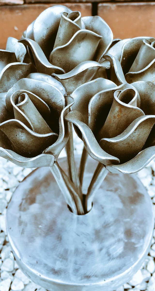 bespoke4u1's tweet photo. Memorials #memorials #roses #design #bespoke #rust #letitrust #Lancashire @bespoke4u1 https://t.co/a2SngizbJc