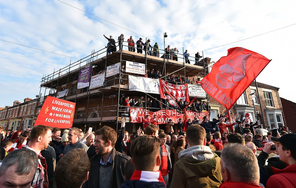 Lfcfansroom's tweet photo. YOU CAN'T BUY THIS C*UNTS !!!

Your money is bullshit ~ https://t.co/ACccLKbDHu