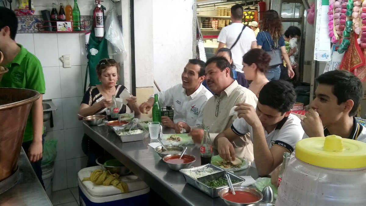eljesusibarrara's tweet photo. Pasando a saludar al Mercado Garmendia y de paso aprovechar para comer unos deliciosos tacos! #SoyTuVoz #PuroSinaloa https://t.co/ycmjTQDAYb