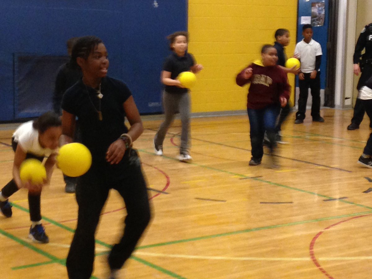 glennthecop's tweet photo. Short on time, but still managed to squeeze in a few games of #dodgeball with students! #ShorehamPS #youthprograms https://t.co/RkfvymFZT0