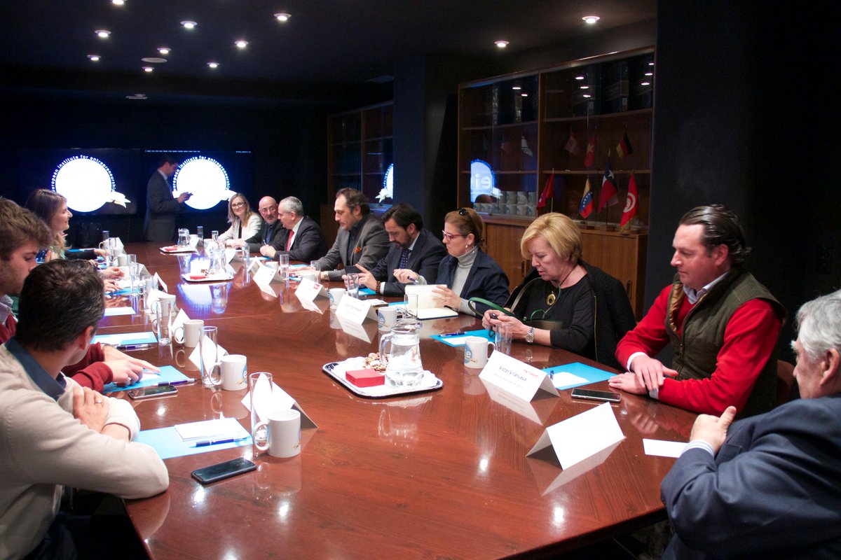 Que gusto tener a todos estos importantes players del ecosistema! <a href="/paugalaktika/">Paula Artal</a> <a href="/montesgan/">Vicente J Montes Gan</a> @samaipataV <a href="/soniamarzo/">sonia marzo</a>
