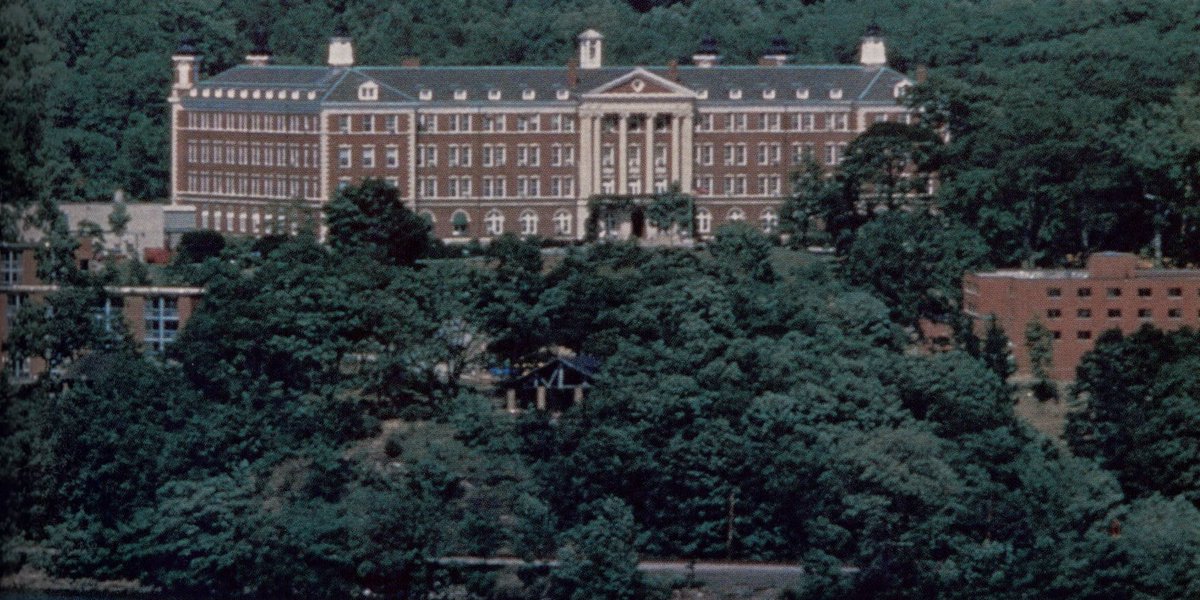 foodedge's tweet image. RT NRNonline: #TBT: Look back at the CIACulinary at 50 years old ow.ly/10FRa5 #NRN50Years #ThrowbackTh…