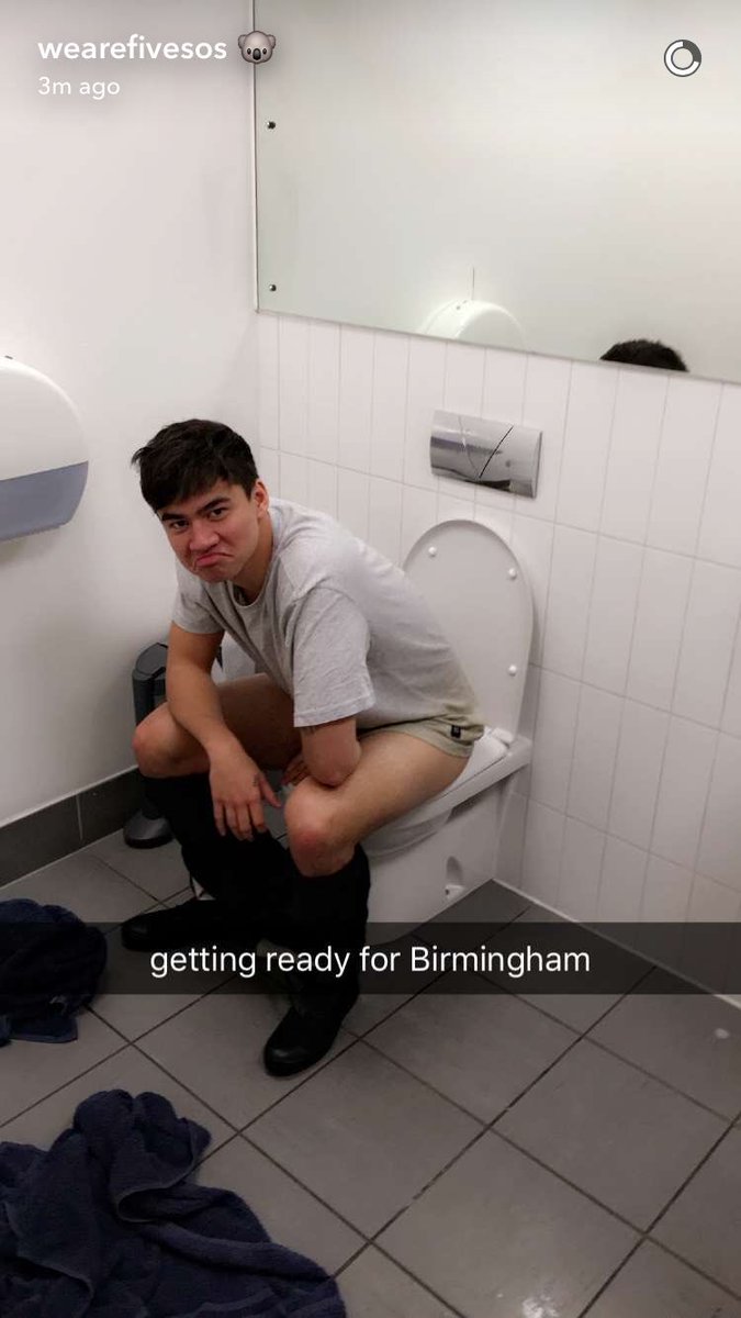 5SOS_Daily's tweet image. Update: Calum was using the restroom 3 minutes ago- via snapchat #SLFLBirmingham