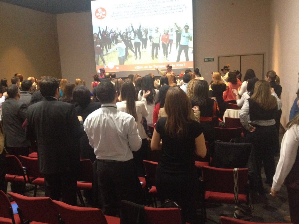 ManagEvents's tweet photo. La @DoctoraClown levanta a la gente con el yoga de la risa en el #CFT16 https://t.co/F7mMSFjZEu