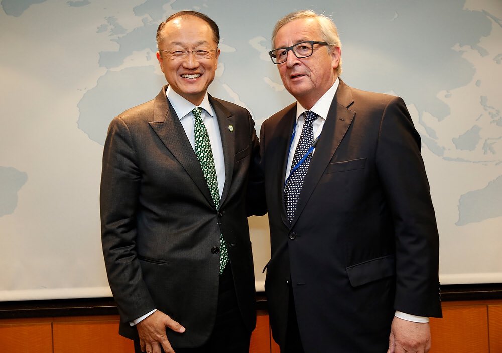 Mina_Andreeva's tweet photo. .@JunckerEU &amp; @JimKim_WBG, Pdt @WorldBank Group: #RefugeeCrisis; stabilising  #EUneighbourhood promoting development https://t.co/Yixlt7Asyf