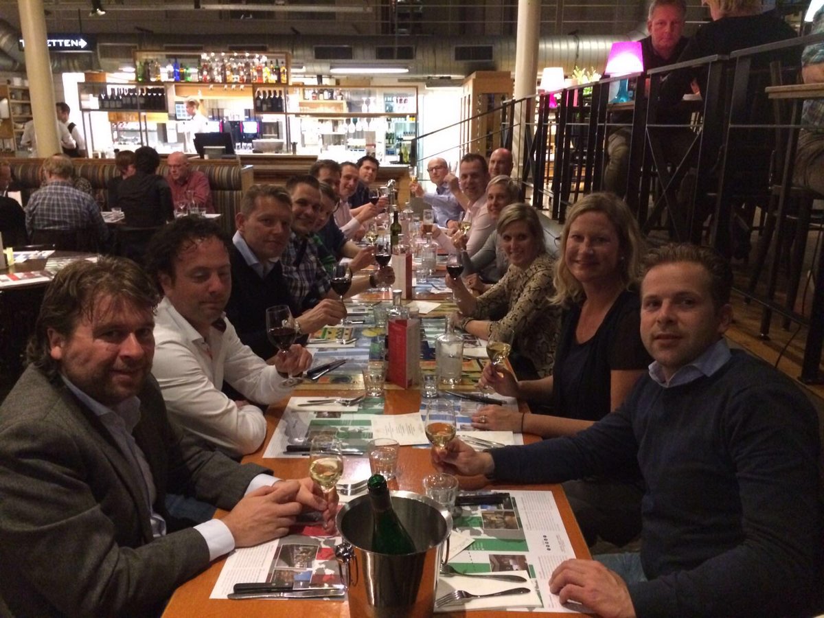 BerryBeing's tweet photo. Op pad met #JVBA in #Rotterdam en eten bij @HotelNewYork #gezelligheid https://t.co/AOo7qbz4qT
