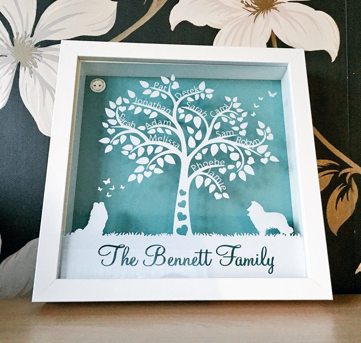 FluffyPandaSt's tweet image. Stunning #FamilyTree #ShadowFrames - the perfect gift for any occasion! 😍 #womeninbiz #smartsocial #wineoclock