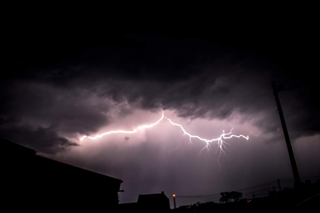 matn001's tweet photo. #onweer#Reningelst#Poperinge#noodweer https://t.co/oBV24rlNTR