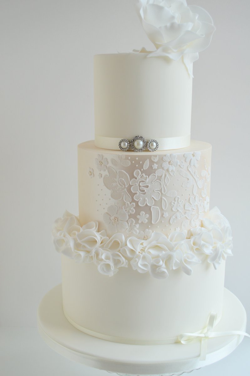 PrettyFancyCake's tweet image. Another new design for 2016 #weddingcake #cakedesign #cake #sugarflowers