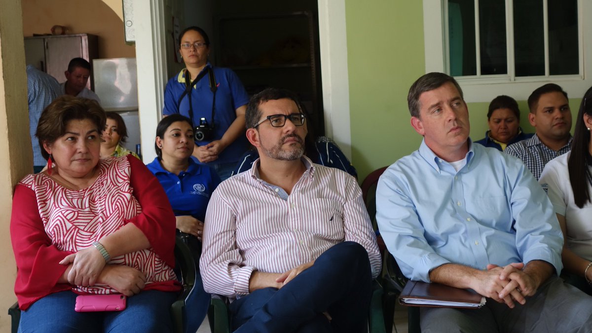 OIMSV's tweet photo. Continuamos visitando los #CANAF para conocer avances de esta estrategia a favor de #NNA #Migrante #Retornados https://t.co/SaJgU5Mdro