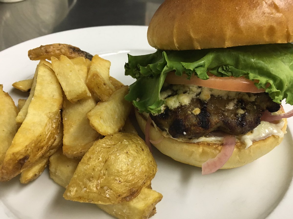 yycmollymalones's tweet image. Lamb Burger w/ pickled red onions &amp;amp; goat cheese  #mollys #yyc #yycfood #yyceats @kensingtonYYC @captureyyc