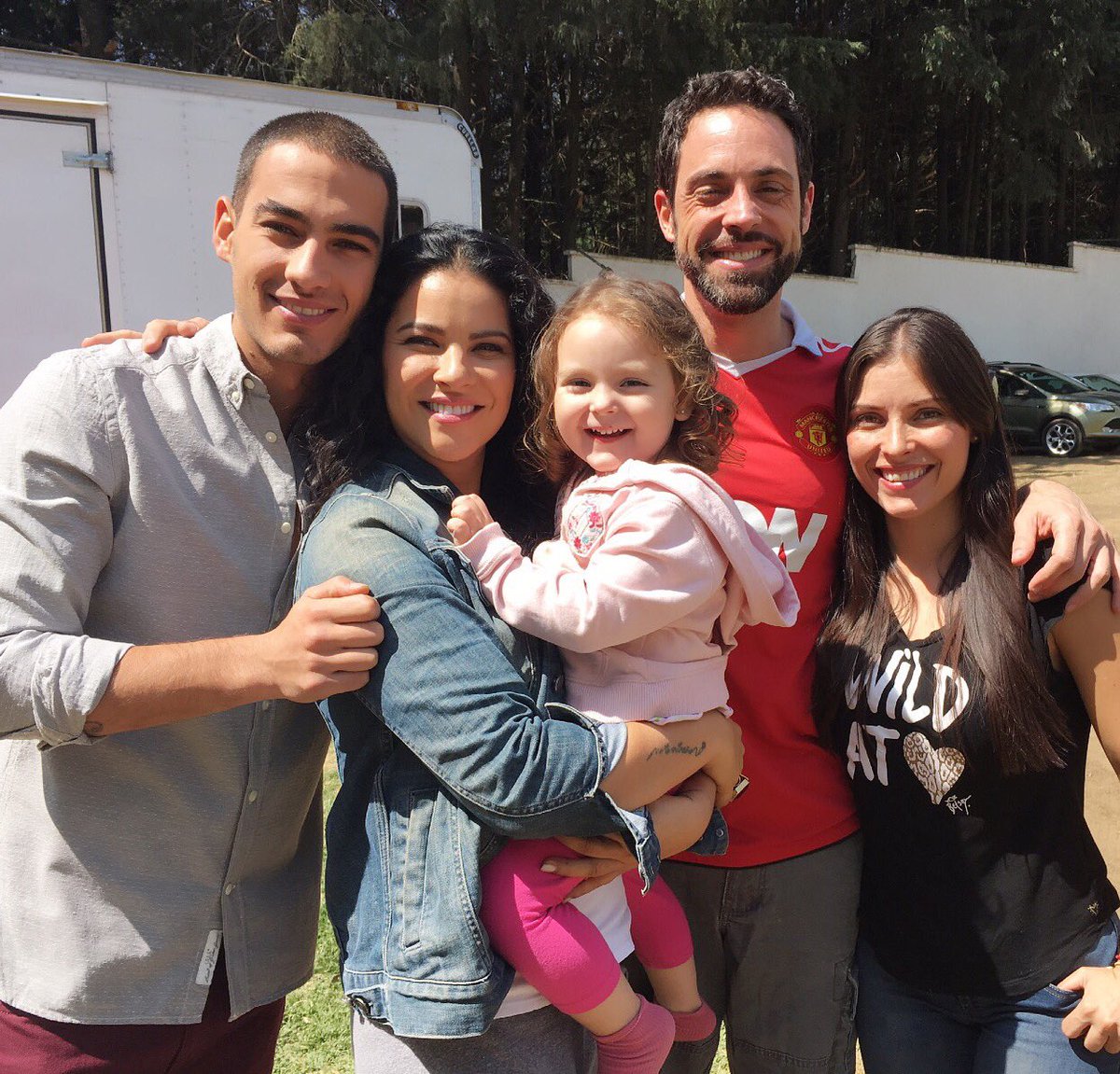 HDezCarla's tweet photo. Visitando a los amigos y al amor en locación @LitzyOficial @Michel_Duval @albertoagnesi #SraAcero3 que gusto!!! 😃🙏🏻😘 https://t.co/qmK2B4TLaH