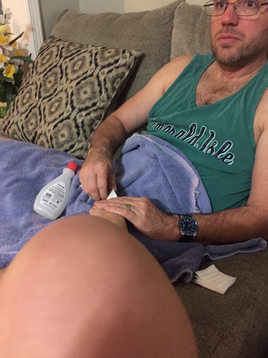 parristhesavage's tweet photo. if ur dad paints ur toes for prom and watches tv at the same time...he's a wizard. #salempromprobs #RussellCP3 https://t.co/2iZS3tt9uq