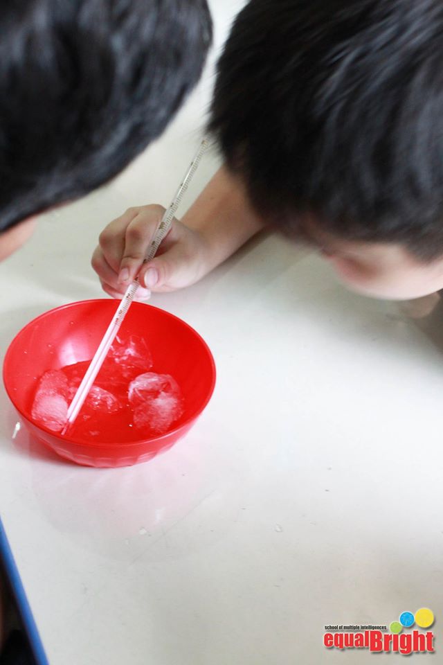 EqualBrightBdg's tweet photo. Milepost 3 students made observations about the water phase in the solid  form(ice). https://t.co/cb3IgG6hm8