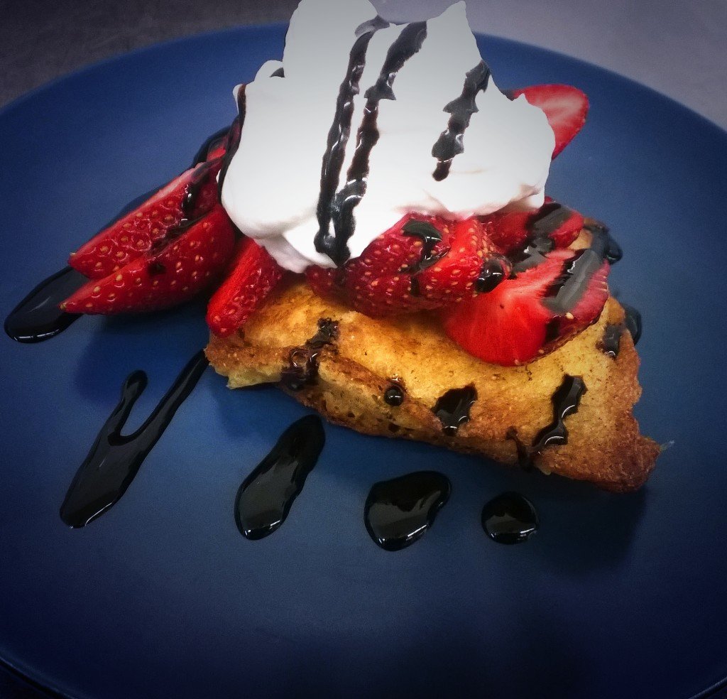 Juniperlicious's tweet photo. #Patchworkfarms Strawberries w/ Cream, Sweet Corn Cake, Balsamic Reduction! @AuntieBellumMag @seldonink @epicurious https://t.co/SAuF9BwaaE