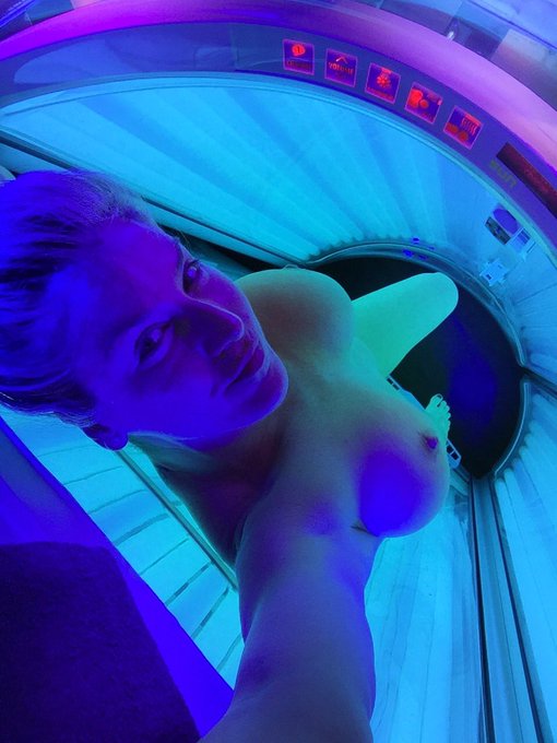 Tan time 😎 https://t.co/RfUj7Gp8b5<a href="/tag/selfie"class="tags"><span>#selfie</span></a><a href="/tag/gofuckyourself"class="tags"><span>#gofuckyourself</span></a><a href="/tag/bustinnuts"class="tags"><span>#bustinnuts</span></a>