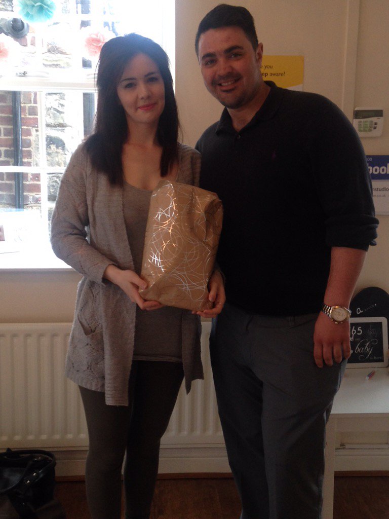 BabyBooScan's tweet image. #genderscan not wanting to find out during the scan, they asked us to wrap either a pink/blue heartbeat bear