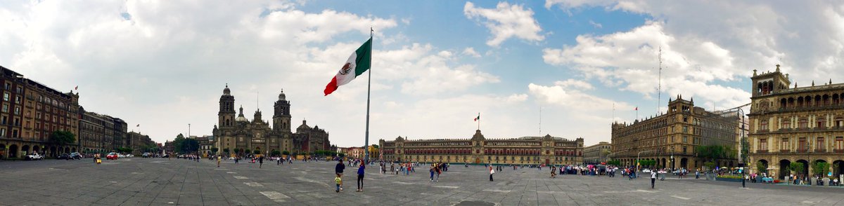 ElBolsoDeAdrian's tweet photo. Zocalo histórico de la Ciudad de México 🇲🇽🇲🇽 #Bloggertrip #mexico #df #elbolsodeadrian #travelblogger https://t.co/w2PMMtYQPz