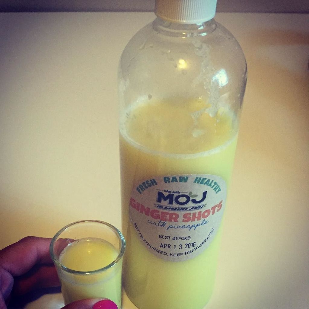 leeandmarias's tweet photo. Started my morning off right with a SHOT😂😂 Loving this....Fresh Raw Healthy! MOJ Cold Pressed Juices 😍😍 #teamleeand… https://t.co/n8uSab2tKN