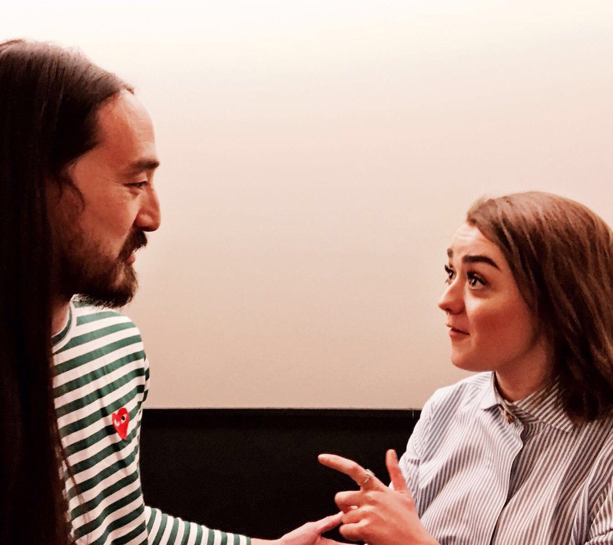 That moment when @maisie_williams told me every detail from the next season of @gameofthrones...🐲🐲🐲 jusskidding 😂😂😂 https://t.co/ChJjBcau9M