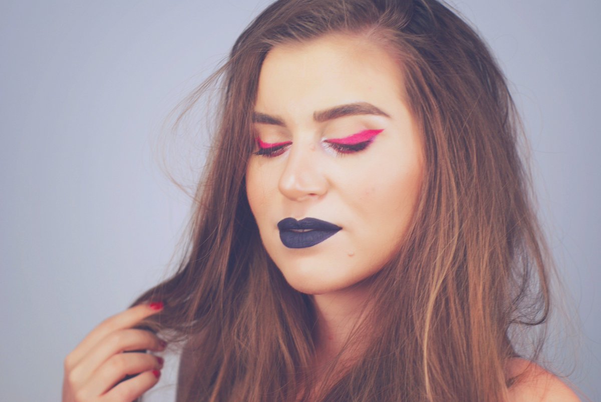 roxana_andreea's tweet photo. NEW: https://t.co/vUn6XfWNHG
#beautyblog #mua #byRoxana #eyeliner @MAKEUPFOREVERUS @JeffreeStar @BeautyBloggerID https://t.co/s81izLJ0e6