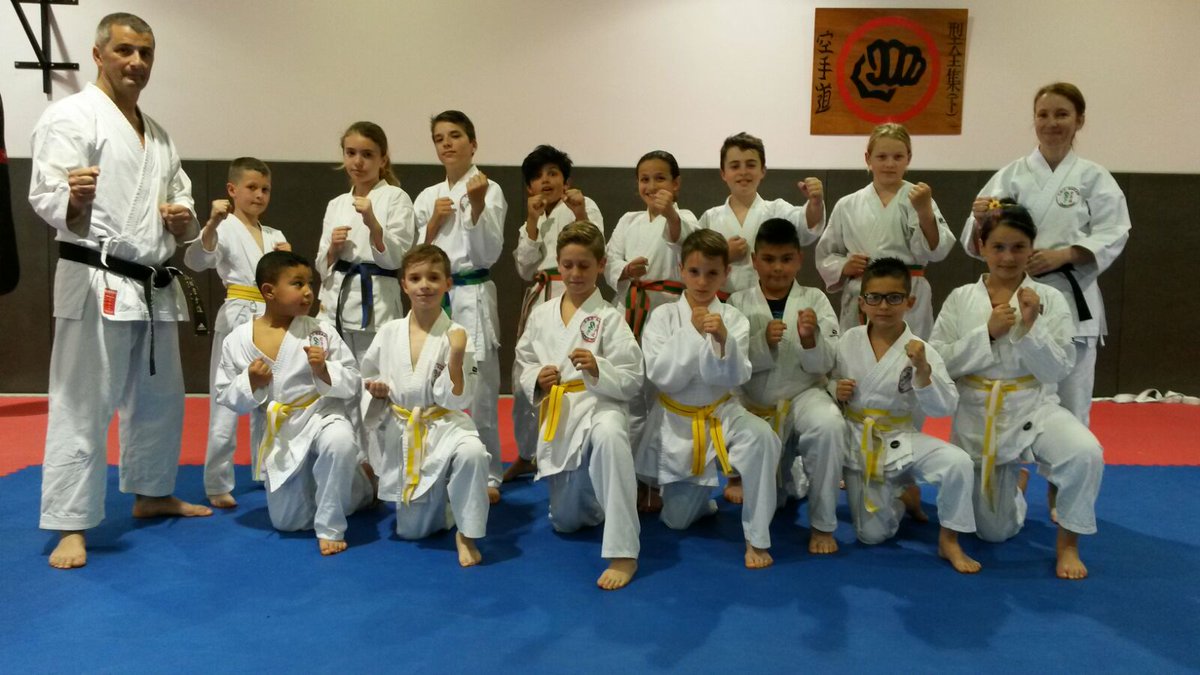 KarateCabestany's tweet photo. Un passage de grade haut en couleur au @KarateCabestany #ffkada #karate #shotokan https://t.co/FtPs8DFXbT