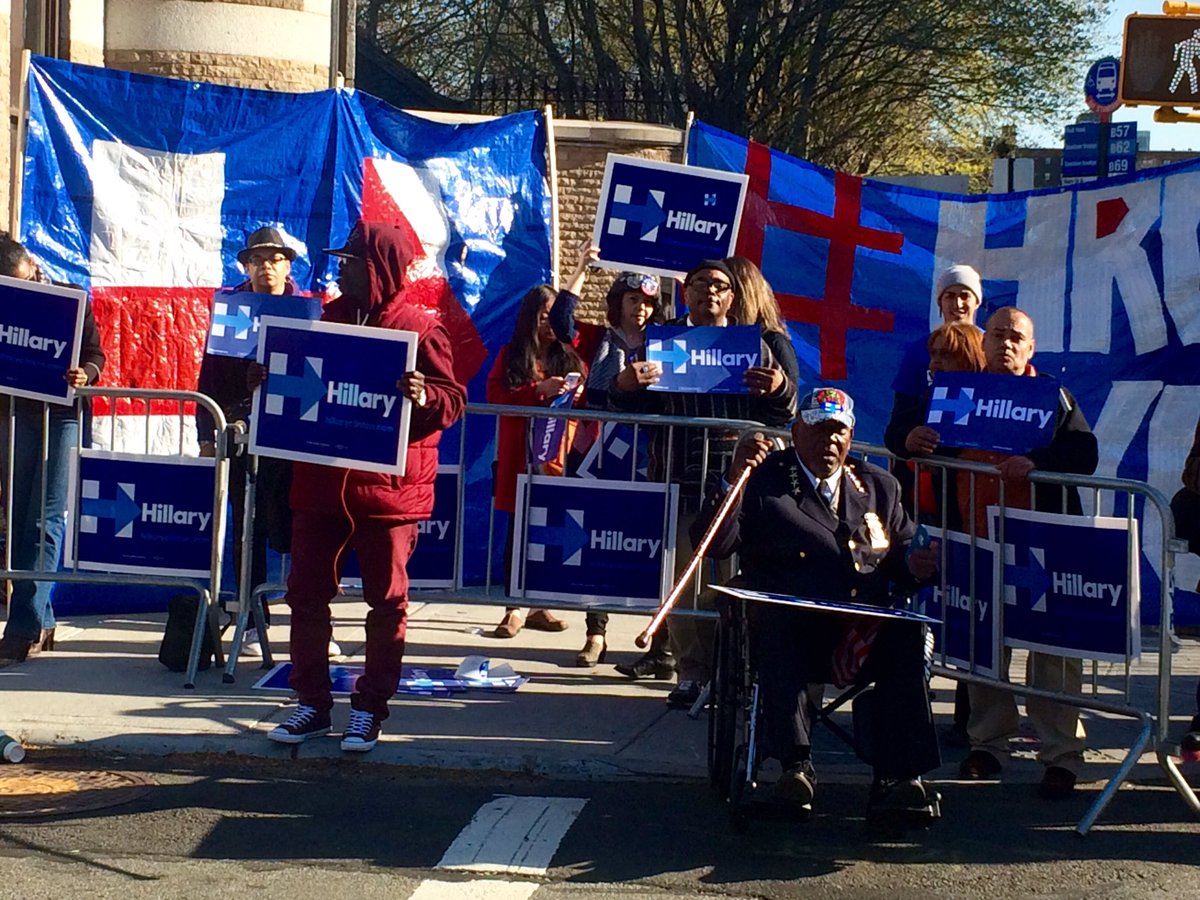 RamirezJeanine's tweet photo. The scene at @BklynNavyYard entrance. #NYDebate @NY1 #DemDebate https://t.co/EL04M50ULt