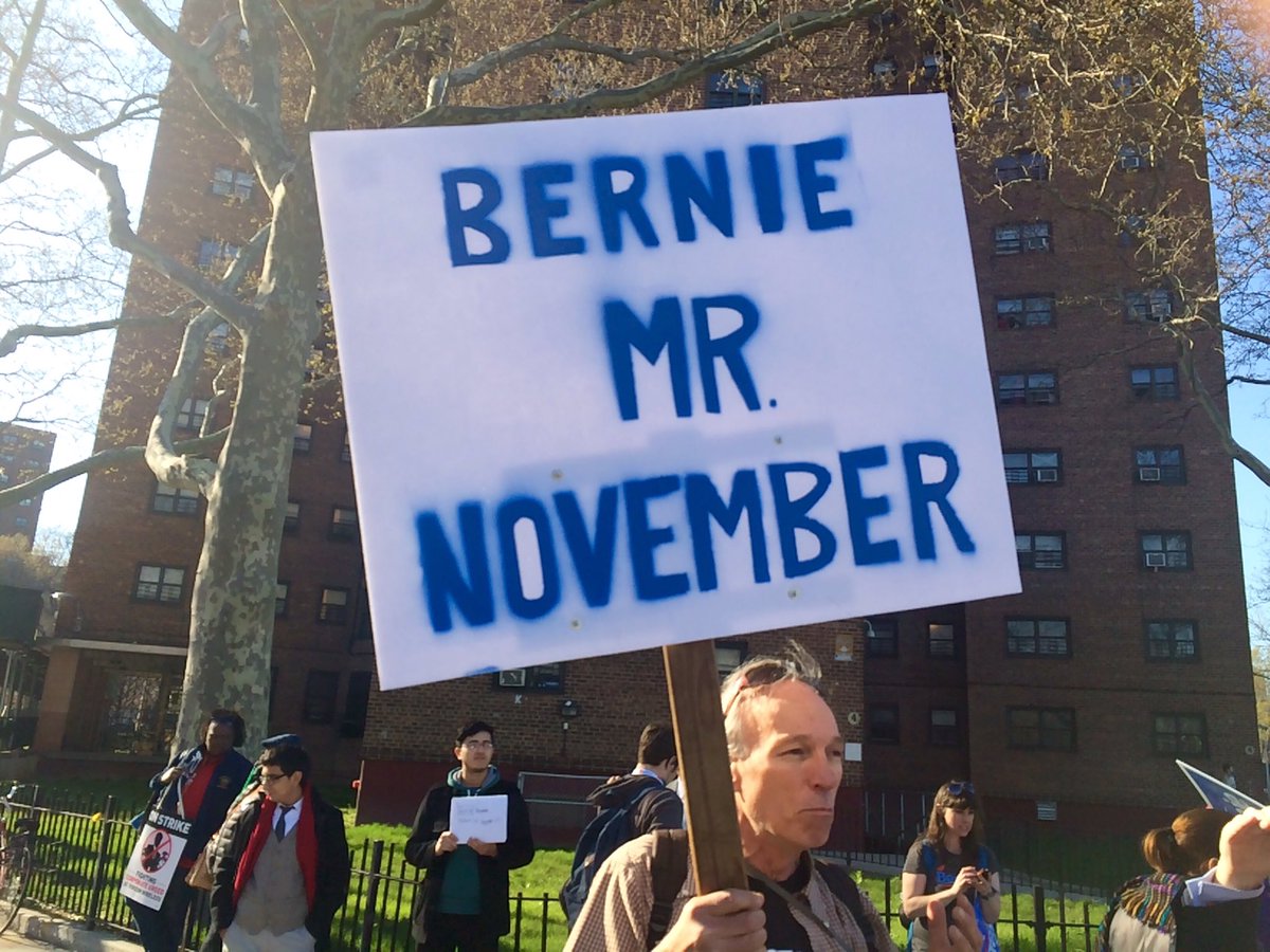 RamirezJeanine's tweet photo. The scene at @BklynNavyYard entrance. #NYDebate @NY1 #DemDebate https://t.co/EL04M50ULt