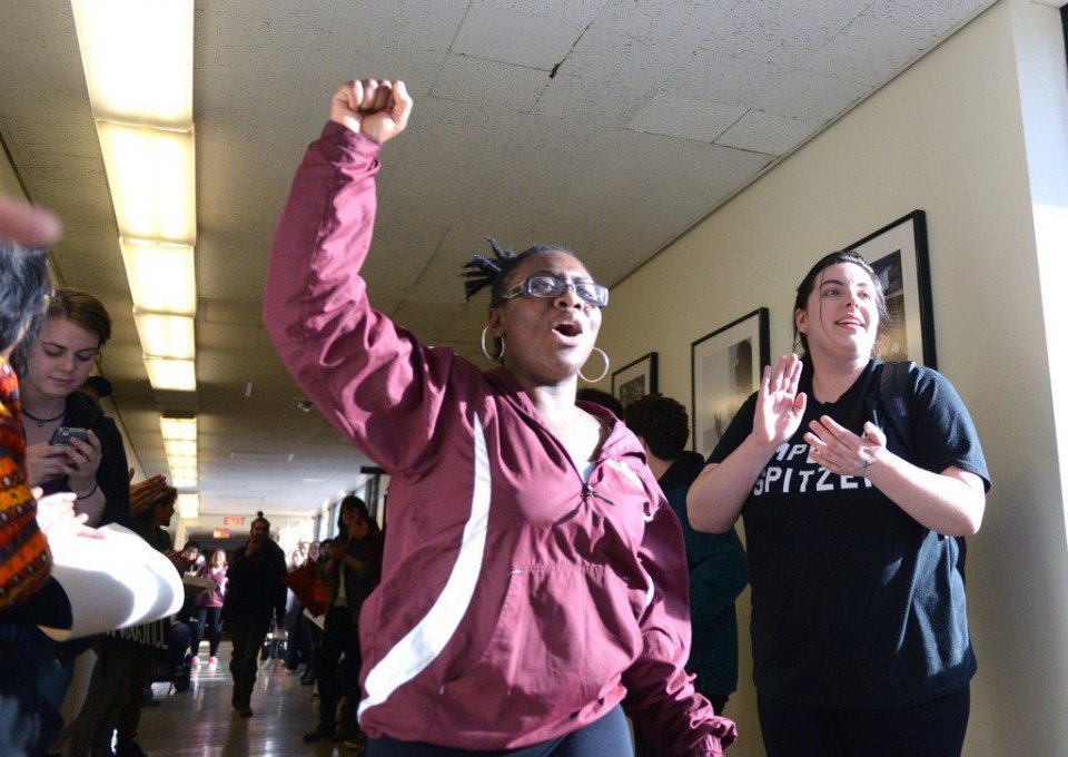masslivenews's tweet photo. Even after 34 arrests, #UMass @divestumass continues #SitAtWhit. https://t.co/y6XwafNhEg https://t.co/sdvdmKRCNu