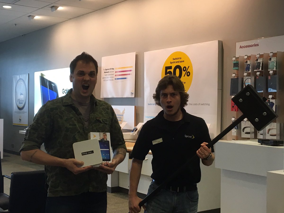 ScottTheBAM's tweet photo. #SprintCustomers celebrating loyalty at @Rose_Zilla_212 @MarkWaschbusch @DCalzone77 @TeamTNT @mmcmahon09 https://t.co/1Q1BPMgoYL