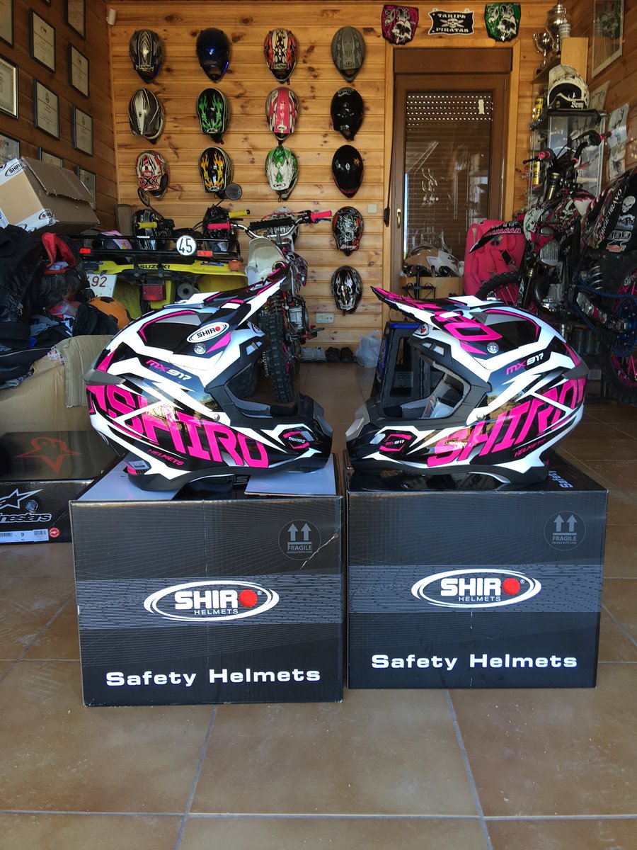 Vamos de estreno <a href="/Shirohelmets/">Shiro Helmets</a>  este finde  con cascos nuevos!