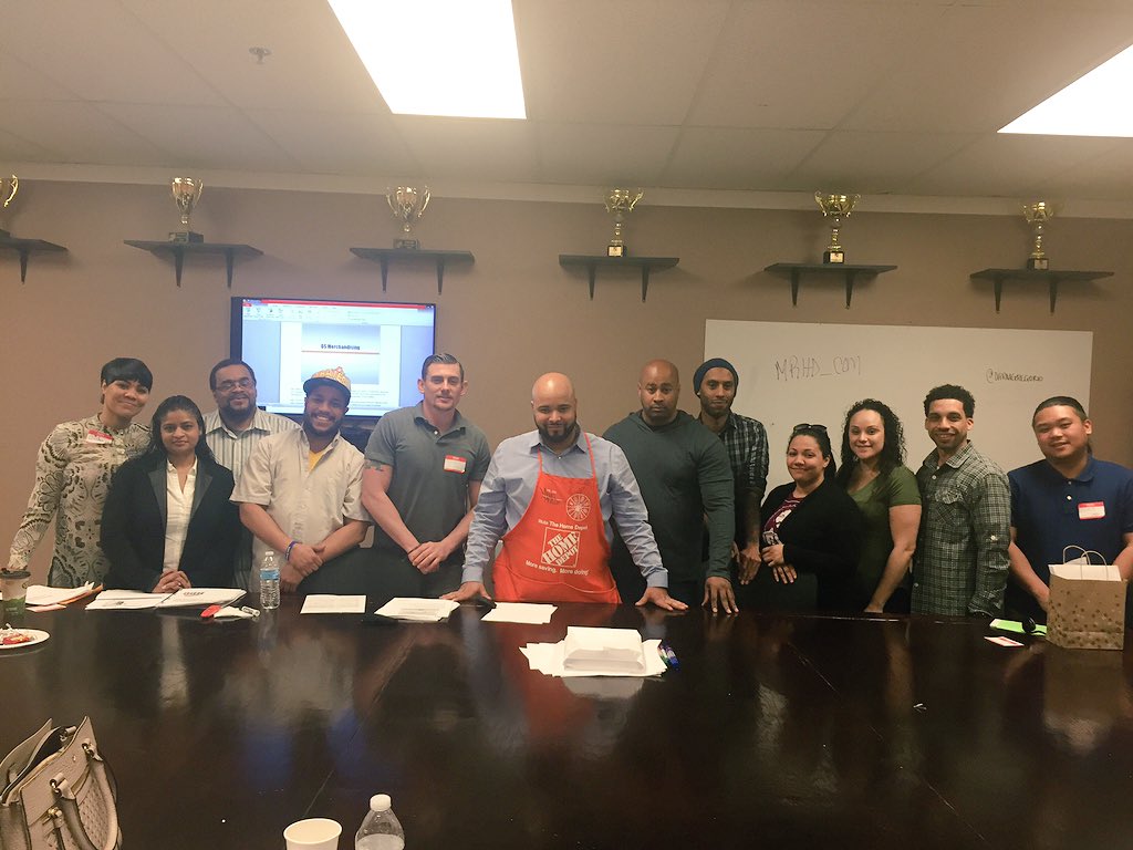 susanjsoto1's tweet photo. Day 2 of DS fundamentals is complete🎉 Way to go Team #Trendingorange @MRHD_COM @DHRMgregorio https://t.co/Fl19bB0rmm