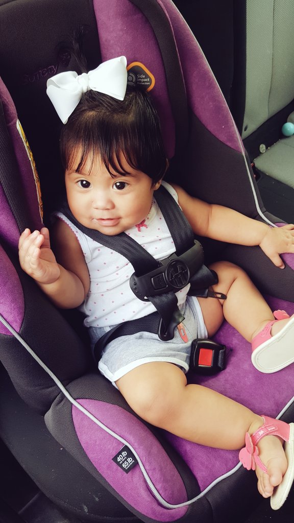 tania_061815's tweet photo. My big girl can now face forward. #iloveyouforeverbaby #growingtoosoon 😢 https://t.co/okKUlpd0XN