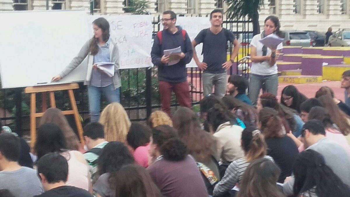 MelBordone's tweet photo. Los docentes universitarios también dicen NO al Ajuste. 13-14-15 abril #ParoNacional. Apertura de las paritarias YA! https://t.co/9yWClwdKnk