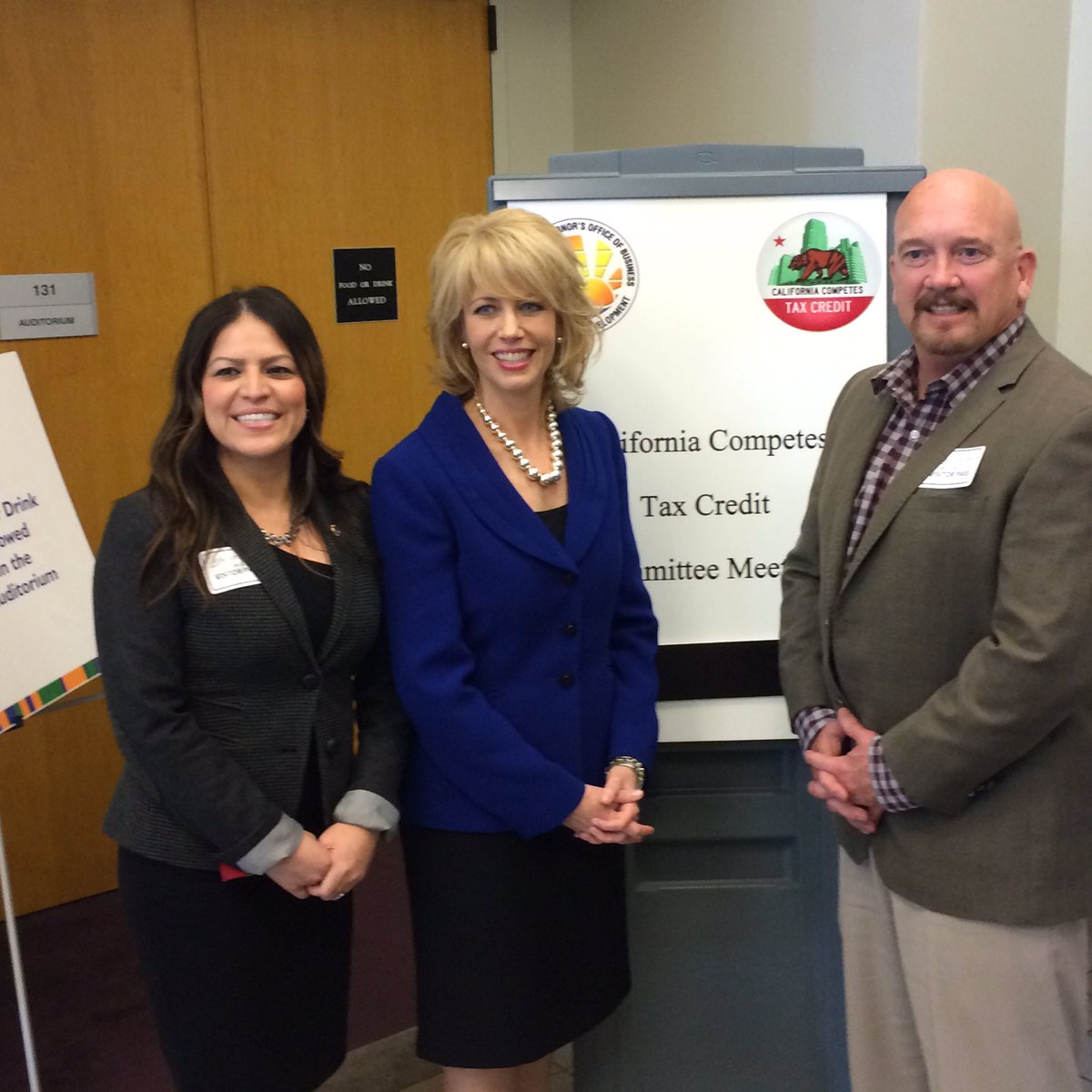 AshleyCVCF's tweet photo. Hwy 99 cities uniting for #JobsInTheValley #Fresno & #Visala https://t.co/Vwd4cCbhZP