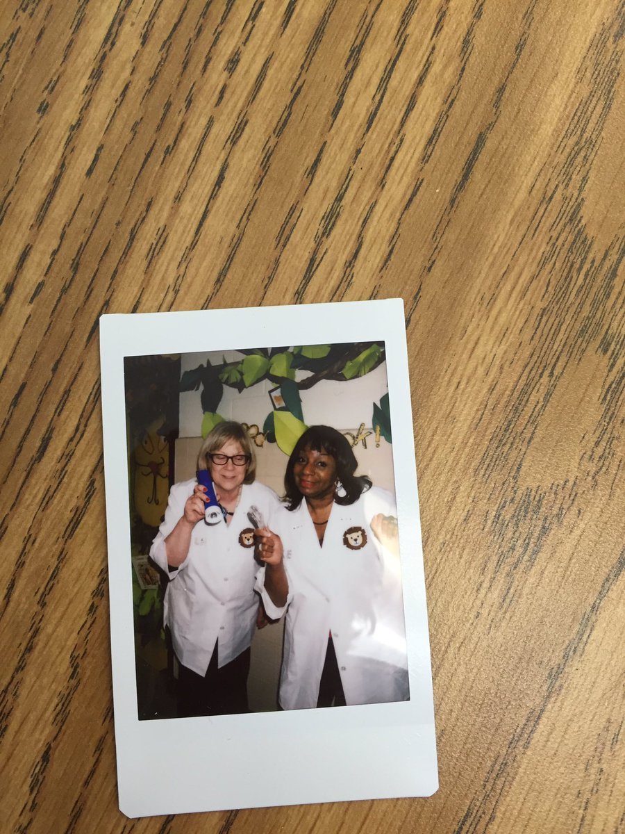 CBLES2ndgrade's tweet photo. My first Photo Booth customers at Lynnhaven elementary's Math &amp; Science Expo@VAeducatorRJW https://t.co/dPghbvGW7h