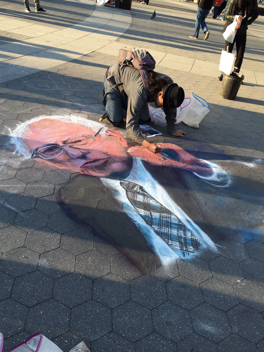 yaboyberniesand's tweet photo. Omg @JoeMangrum is doing this in Washington Square Park the revolution has never been more beautiful. #FeelTheBern https://t.co/kTpVJgXhYl