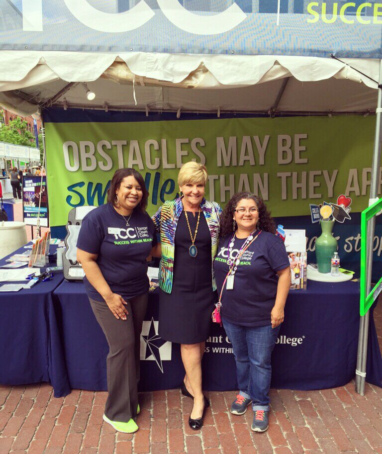 TCCollege's tweet photo. Thanks @MayorBetsyPrice for stopping by our #MainSt2016 booth! #TCCMainSt https://t.co/SffJphZZId