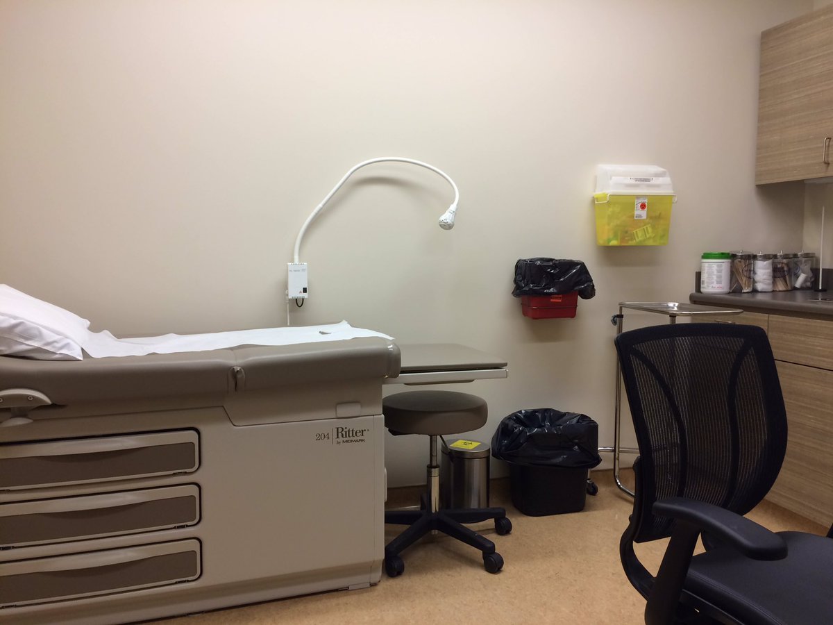 AvciIsaac's tweet photo. At he doctors.. Might have kidney stones.. Exam tomorrow as well.. Damn.. @todoist help :( #todoist #icandoit https://t.co/mTbDvk7Res