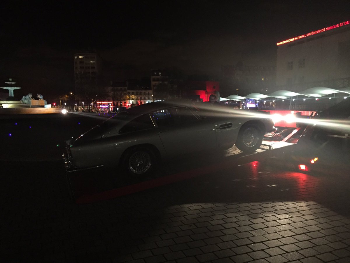 jamesbondlive's tweet photo. Our ride home is getting towed ☹️ https://t.co/OfhgGYz6mv