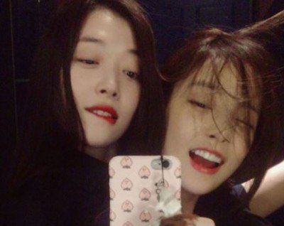 kpop_buddy's tweet photo. Looks like #Sulli and #GooHara #구하라 have really good friendship! https://t.co/1WvW4y2Vha https://t.co/BmiUymu4lk